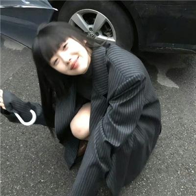 蓝色嘴巴的脸